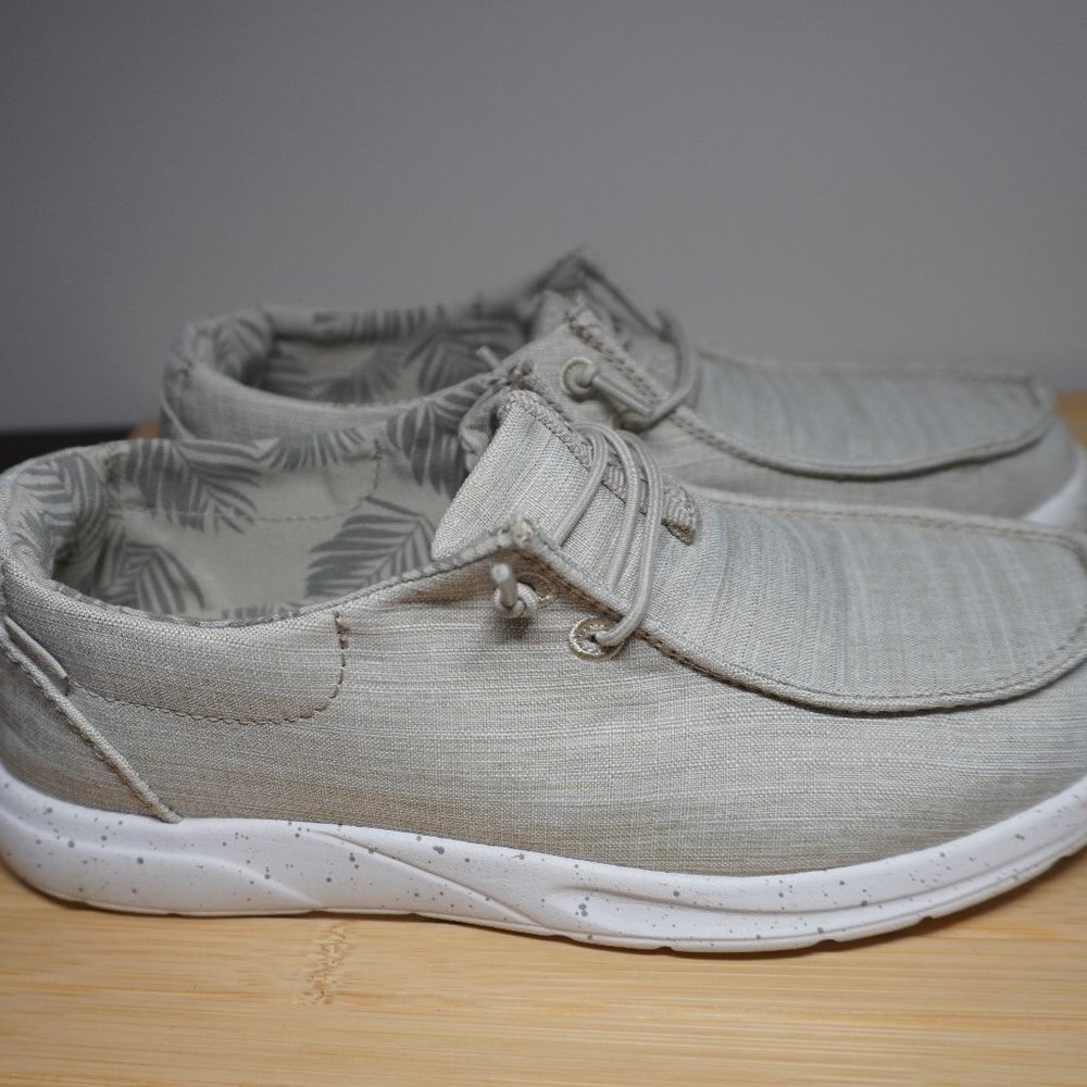 Reef Cushion Coast Shoes, light grey. Size 7. Worn twice